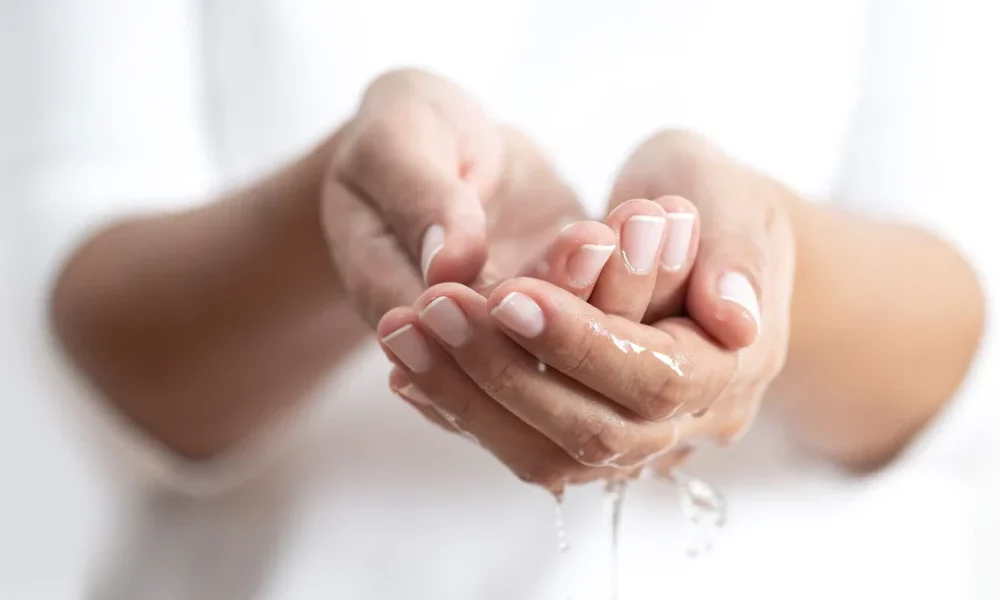 the-nail-growth-timeline:-what-to-expect-when-using-a-nail-serum-like-inacril